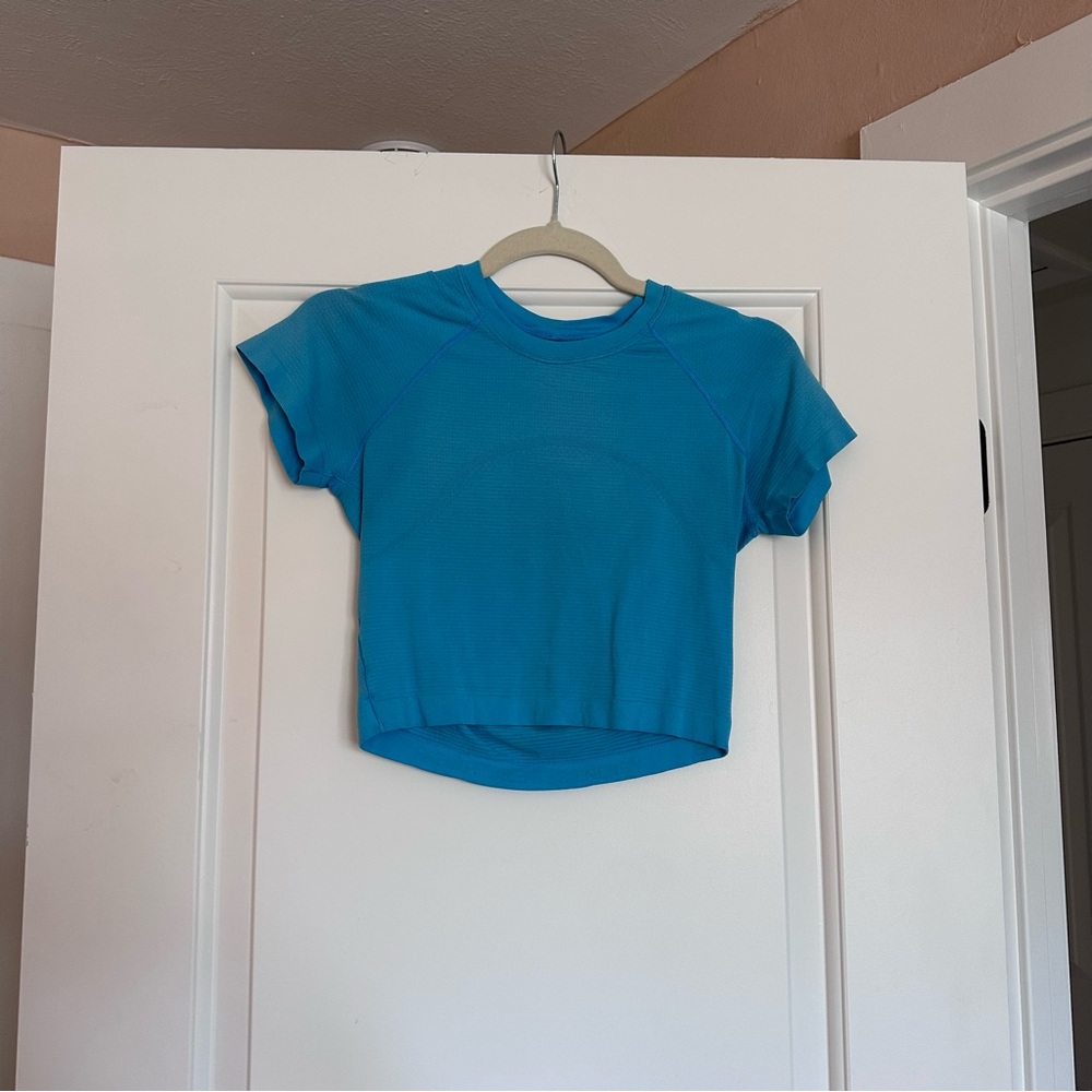 Lululemon cropped running tee, size 6